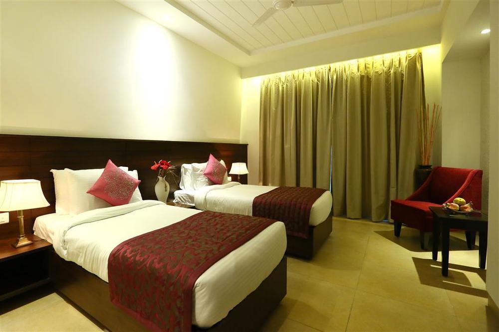 Best Western Country Woods Ambāla الغرفة الصورة