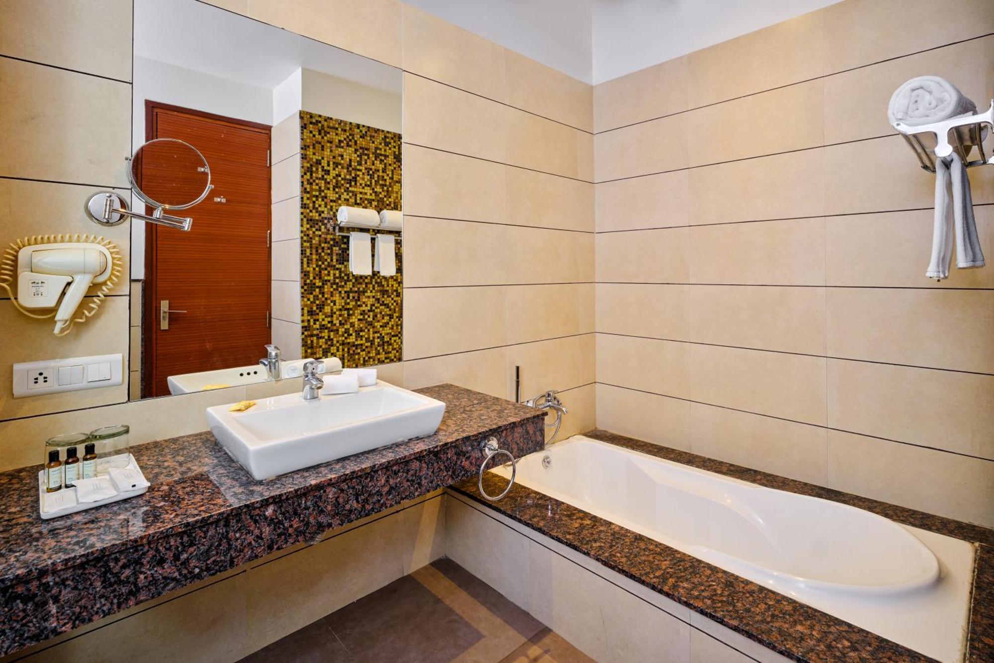 Best Western Country Woods Ambāla المظهر الخارجي الصورة